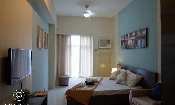 Ortigas Center Condo | Inviting Studio at The Currency with Pool and Breakfast
