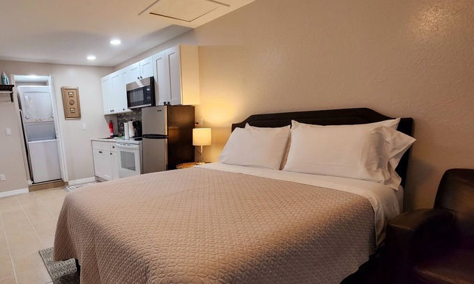 Lakeland Apartment | Perfect Lake View Studio with Spa and Hot Tub Amenities