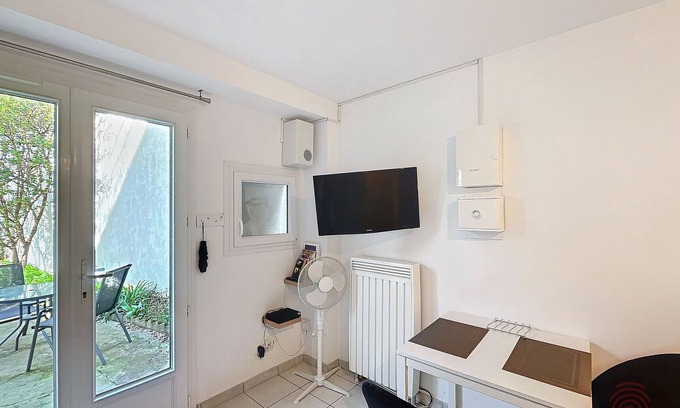 Lamalou-les-Bains Apartment | Cozy Studio in Lamalou-les-Bains with Spa & Kitchen