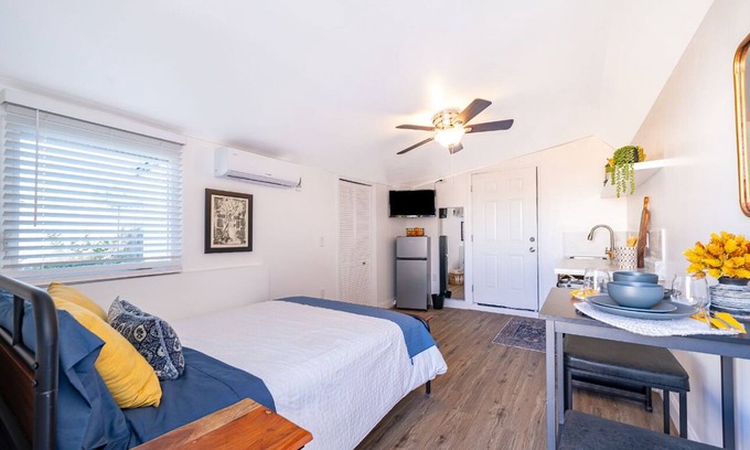 Sky Lake Apartment | Cozy Studio w/WiFi, AC & Private Entry – Easy Access, Near Airport & Shops