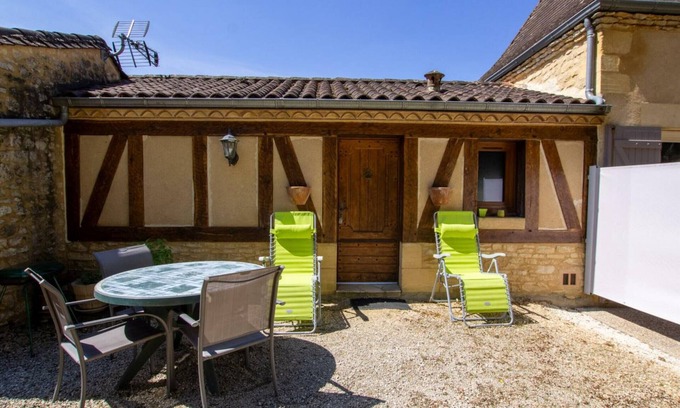 La Roque-Gageac Apartment | Cozy Apartment in La Roque-Gageac with Spa & Breakfast