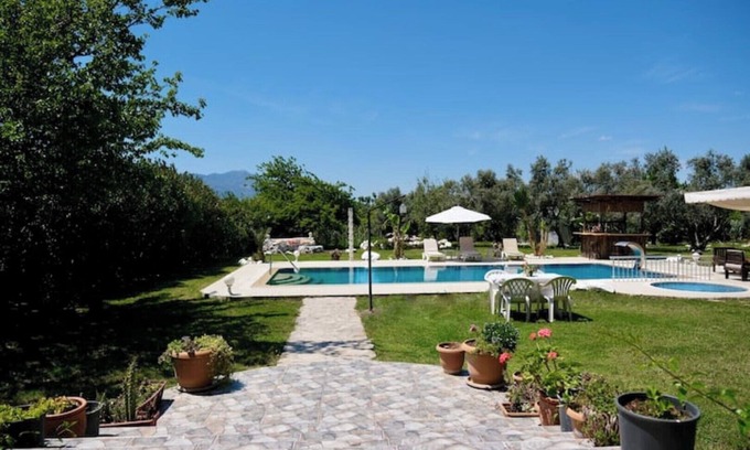 Seydikemer Apartment | Charming Studio Overlooking a Serene Garden Retreat