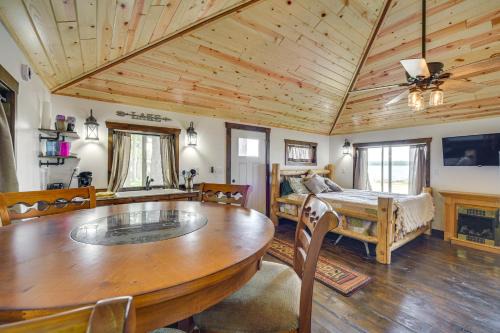Stone Lake Apartment | Cozy Studio with Community Docks in Stone Lake!