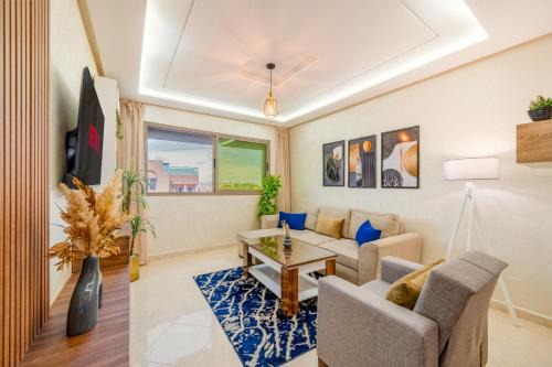 Camp El Ghoul Apartment | Inviting Apartment in Gueliz: Family-Friendly Retreat
