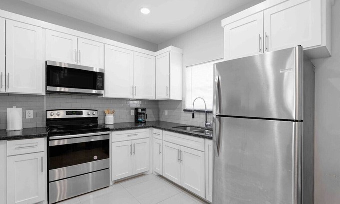McAllen Apartment | Inviting 3bed/2bath Apartment with Spa & Breakfast