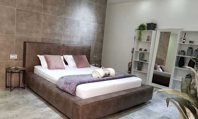 Haifa Apartment | Stylish Retreat Near Baha'i Gardens and German Colony