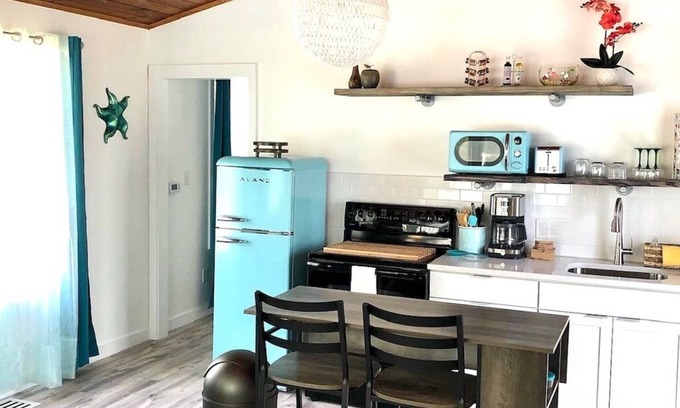 Elkton Cabin | Charming Cottage with Pool & Breakfast in St. Augustine
