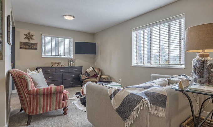 Silver Star Mountain Apartment | Cozy Suite with Full Kitchen & Scenic Views Await You!