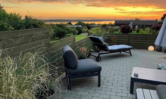 Olsted House | Inviting Summerhouse with Breathtaking Ocean Views