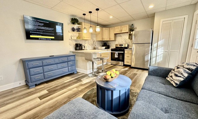 Old Orchard Beach Condo | Sunny Pet-Friendly Condo with Ocean View and Breakfast