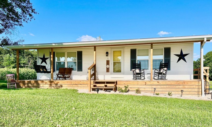 Plummers Landing House | Idyllic Sunset Cottage: Pool & Family Fun by Cave Run Lake