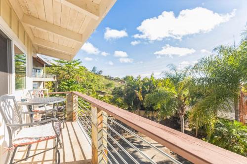 Kalaoa House | Inviting Sunset Views with Lanai - Walk to the Beach