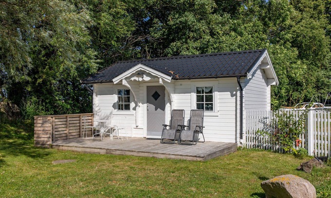 Lilla Beddinge Cabin | Cozy Swedish log cabin on a farm 2.5 km from the Baltic Sea
