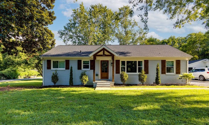 Franklin House | Cozy & Tasteful 3Br Cottage Walkable to Downtown