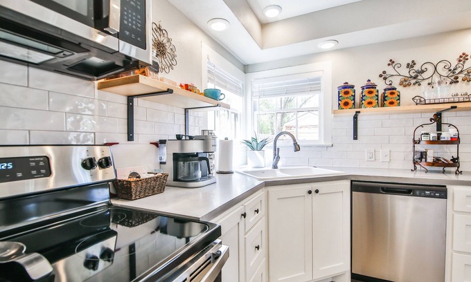 Tech Terrace House | Inviting Tech Terrace Cottage - Steps from Texas Attractions