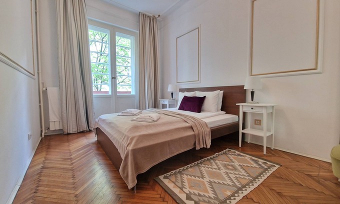 Vracar Apartment | Inviting Three-Bedroom Apartment Near St Sava Temple