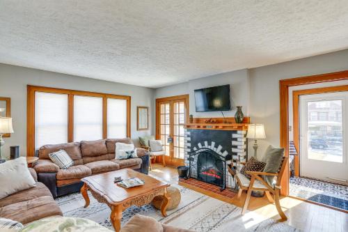 Tiffin House | Inviting Tiffin House: Private Pool & One Mile to Town