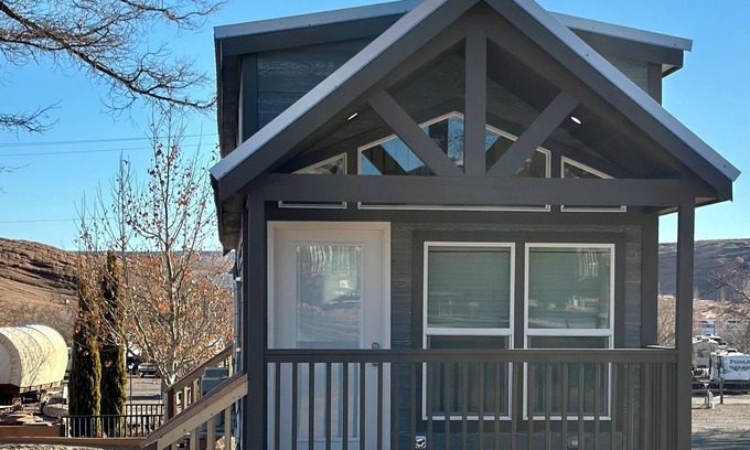 Page Cabin | Cozy Tiny Home King Room #19A