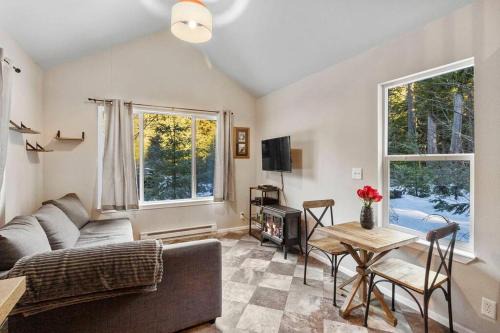 Ashford House | Charming Tiny Home Steps from Mt. Rainier - Rated 9.4/10