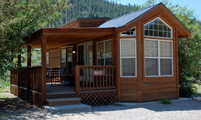 Almont Cabin | Charming Tiny Home Cabin for Families and Pet Lovers