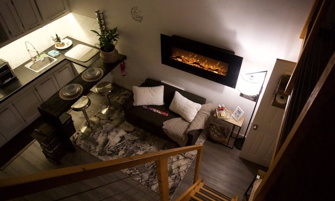 Athens Apartment | Charming Tiny House Near UGA with Kitchen & Breakfast