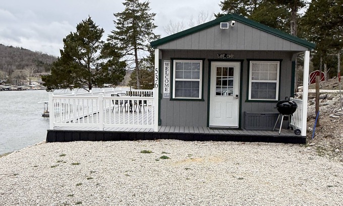 Roach Cabin | Tranquil Tiny House Retreat in a Serene Cove
