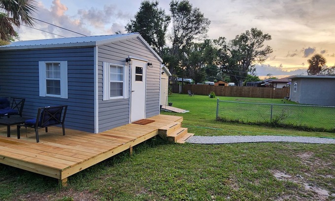 Port Charlotte Apartment | Pet-Friendly Tiny Retreat in Port Charlotte with Breakfast