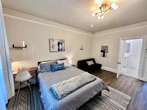 Tower District Apartment | Cozy Tower Hideaway