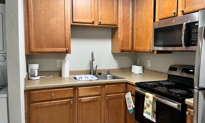 Villa Heights House | Charming Townhome Near Plaza Midwood & Noda, Pet Friendly