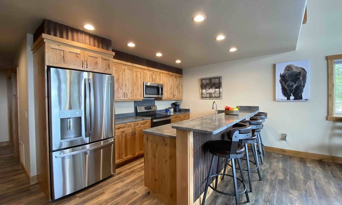 Bigfork House | Inviting Eagle Bend Townhome Steps from Clubhouse & Spa