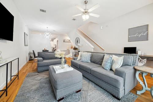 Southeast Houston Apartment | Cozy Townhome with Garage minutes from Hobby Airport