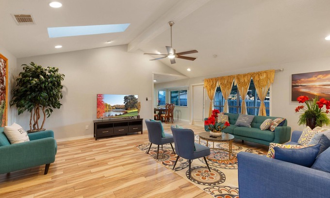 Anderson Mill House | Serene Retreat with King Suite, Covered Patio & Ocean View