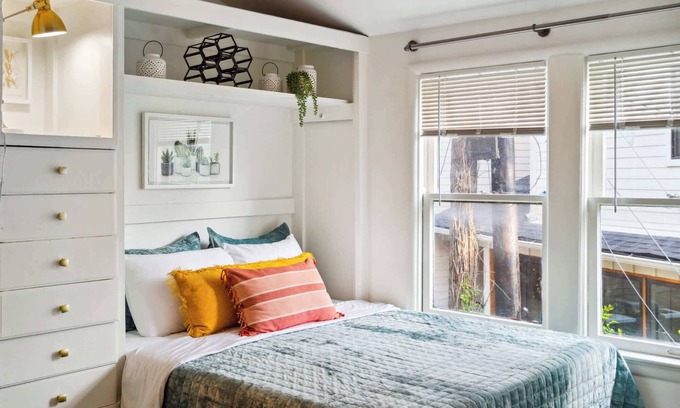 Clarksville House | Cozy Treehouse Studio in Charming Clarksville