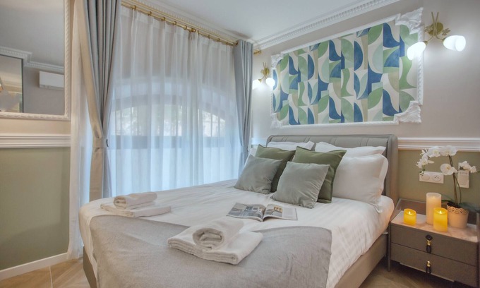 11th Arrondissement Apartment | Inviting 6BR Triplex with Air Conditioning and Breakfast