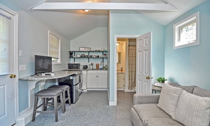North Truro House | Pet-Friendly Truro Cottage Steps from the Beach - Rated 9.2