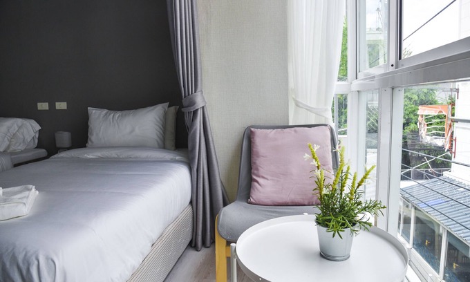 Ratchadaphisek Apartment | Comfortable Twin Room near Ratchada Train Market & MRT