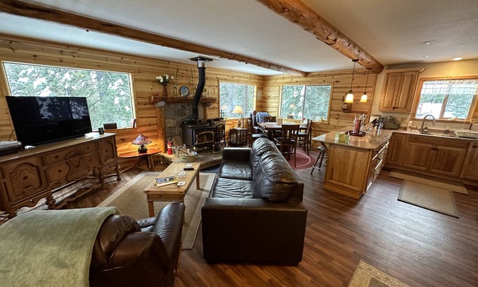 Ponderosa Cabin | Charming Two Bedroom Cabin with Firewood Stove & Ocean View
