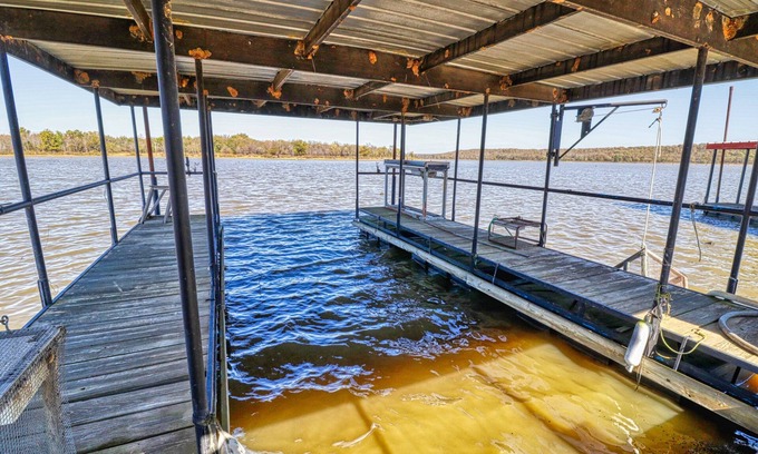 Eufaula Cabin | Charming Two Bedroom Lakehouse with Private Dock & Amenities