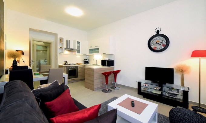 Zagreb Apartment | Inviting Two-Bedroom Apartment with Spa and Breakfast