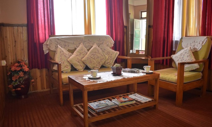 Mirik House | Inviting Two-Room Holiday Home in Mirik with Breakfast