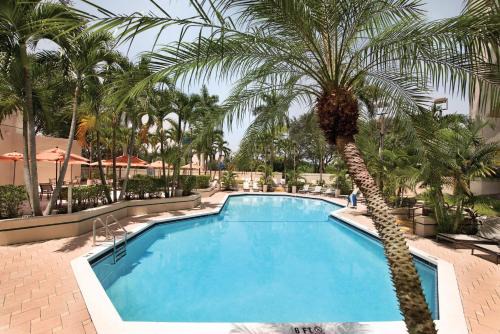 Boca Raton Apartment | Modern Two Room Suite with Pool - Pet Friendly & Family Oriented