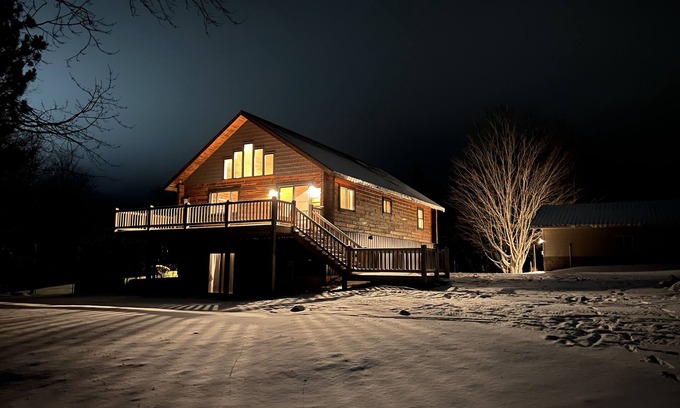 Munising Cabin | Inviting U.P. North Log Cabin: Minutes from Pictured Rocks!