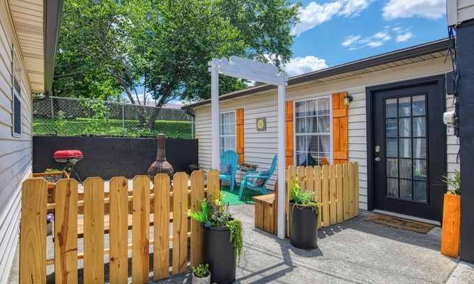 Powell Apartment | Unique Private Guest House Near Downtown and UT