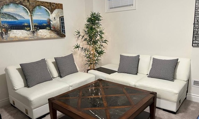 Brampton Apartment | Comfortable 2-Room Unit with Kitchen for Couples & Families