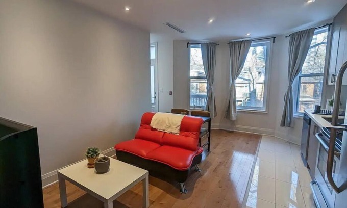 Bloor Annex House | Welcoming Unit in the Annex with Family-Friendly Amenities