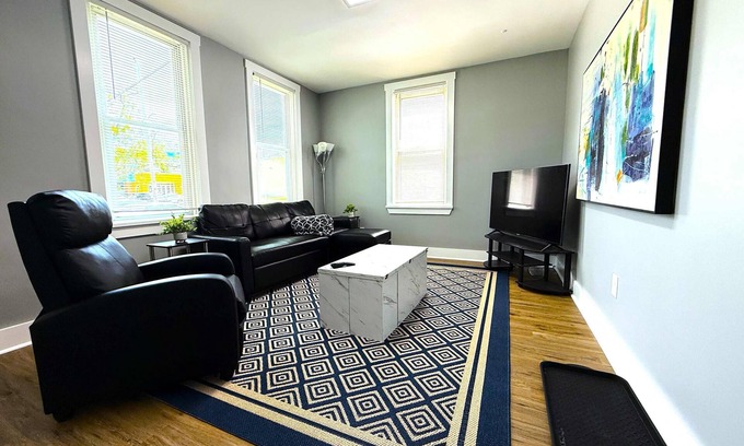 Wilmington Apartment | Inviting King Bed Retreat with Kitchen & Breakfast Included