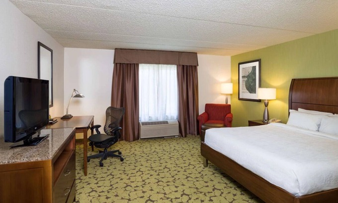 Hopelawn Hotel | Cozy Getaway with Heated Pool near Roosevelt Park