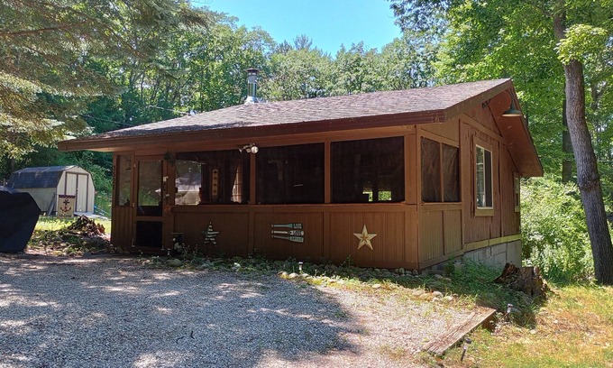 Spruce Cabin | Inviting Cabin Retreat by the Lake - Guest Rated 9.8