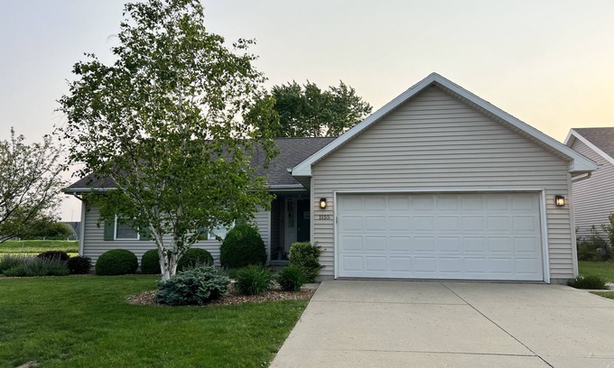 Bradley House | Updated 2 BR Home with Pool and Breakfast Included