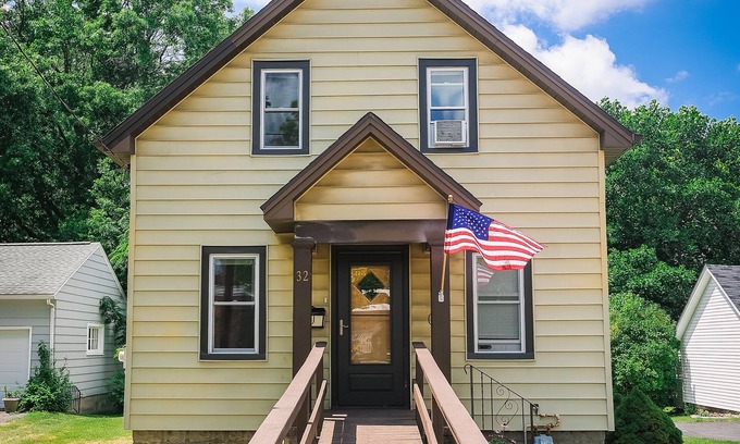 Orchard Park Cottage | Charming Cottage Near Highmark Stadium with Breakfast Included